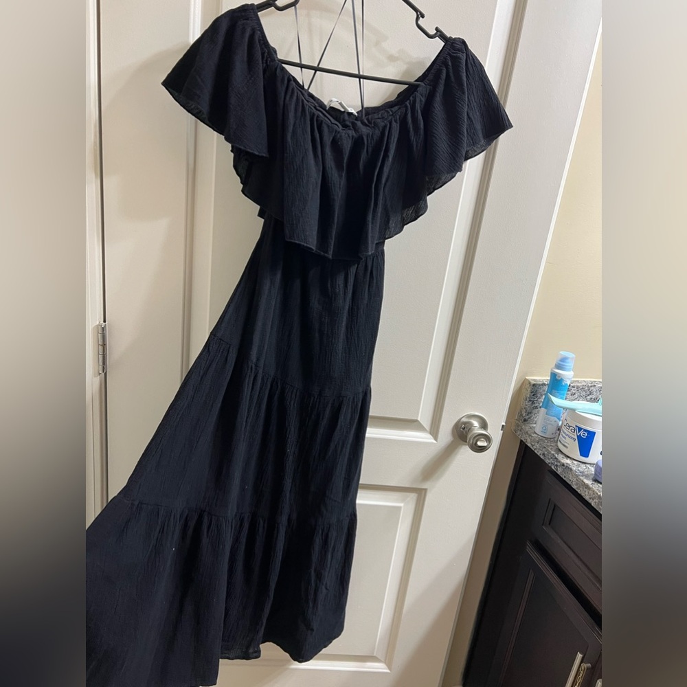 Beautiful Black Dress! Size small. Only worn once!